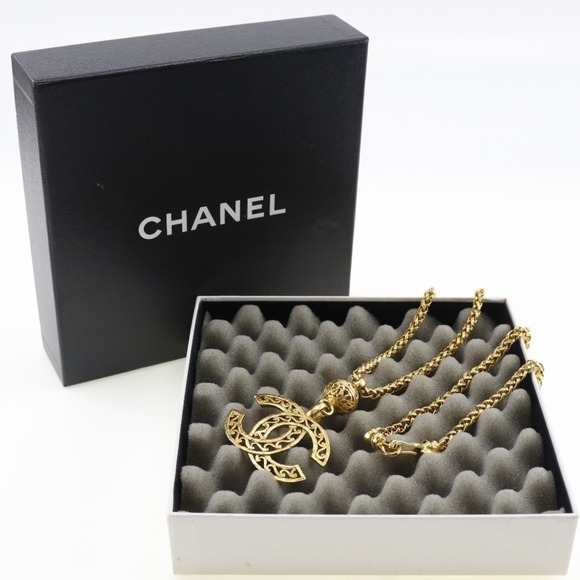 CHANEL Vintage Gold Logo Necklace - Picture 10 of 10